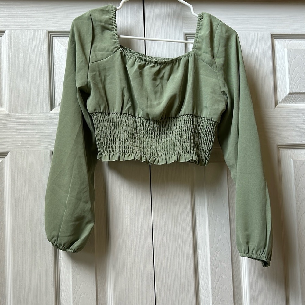 Women’s small olive green long sleeve puff crop top